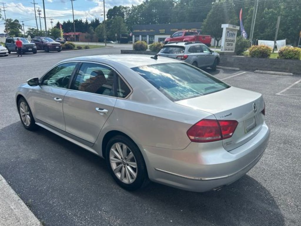 Used 2012 Volkswagen Passat 2.5L SEL w/PZEV Sedan