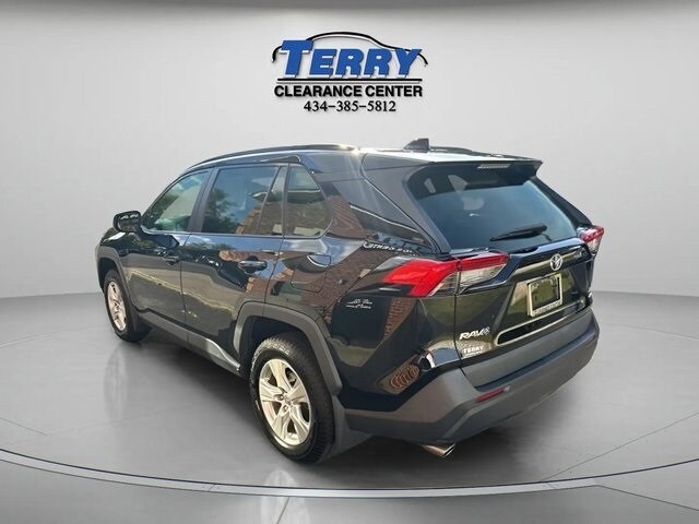 2021 Toyota RAV4 XLE photo 3