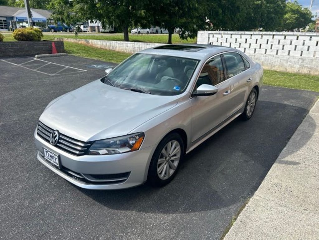 Used 2012 Volkswagen Passat 2.5L SEL w/PZEV Sedan