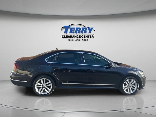 2017 Volkswagen Passat SEL Premium's photo