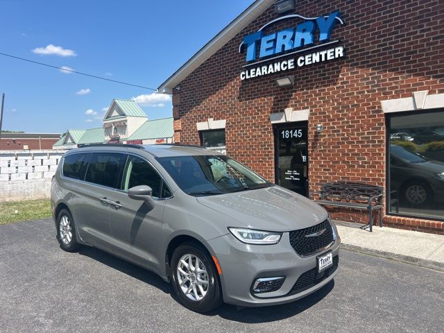2022 Chrysler Pacifica Touring L's photo