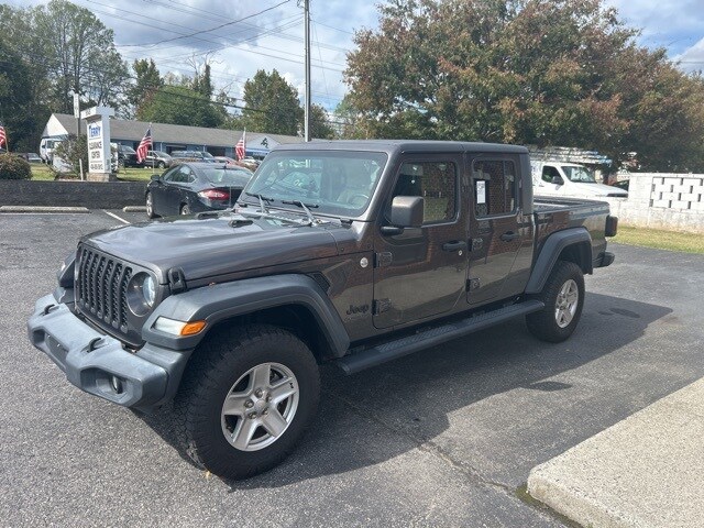 2020 Jeep Gladiator Sport photo 2