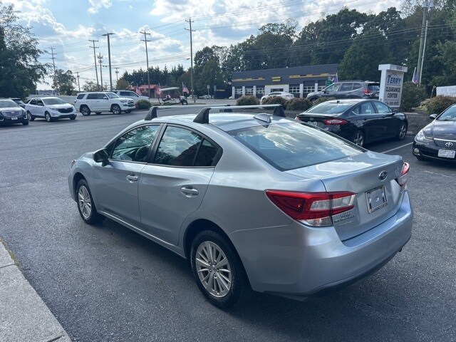 2017 Subaru Impreza 2.0i Premium photo 3
