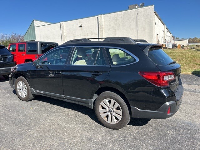 2018 Subaru Outback 2.5i photo 2
