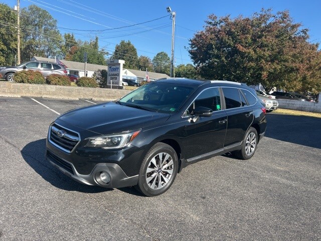 2018 Subaru Outback 3.6R Touring photo 2