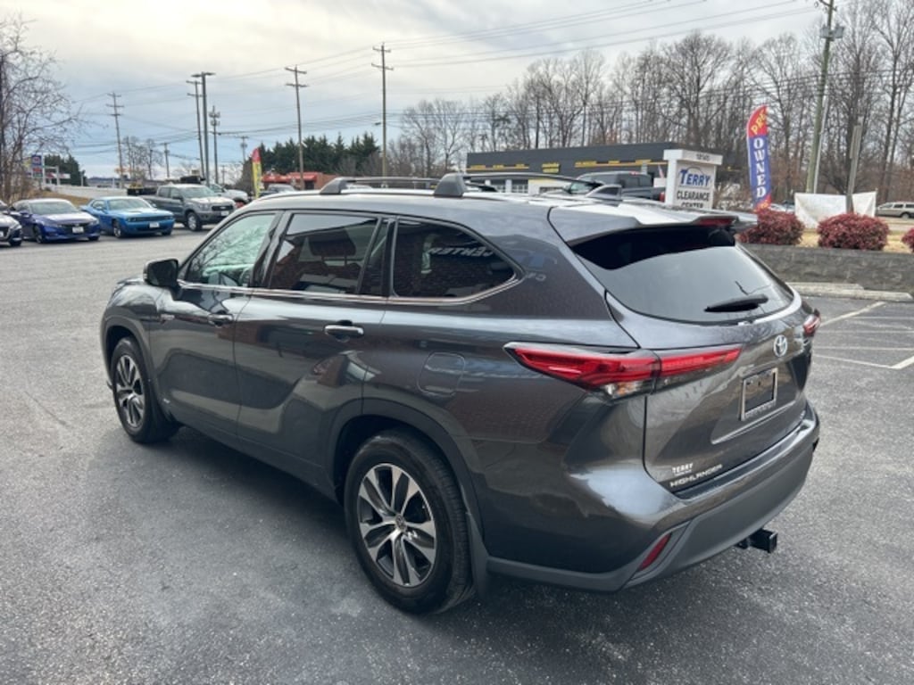 Used 2020 Toyota Highlander Hybrid XLE SUV
