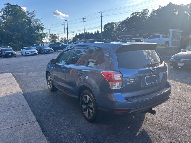 2017 Subaru Forester 2.5i Premium photo 2
