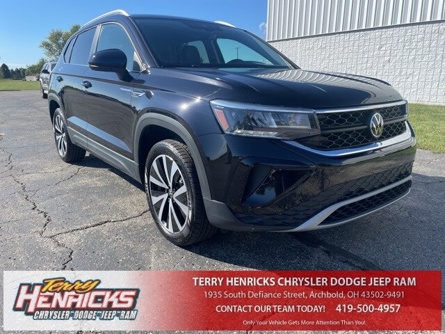 2024 Volkswagen Taos SE's photo