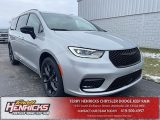 New 2026 Chrysler Pacifica SELECT AWD Passenger Van in Archbold, OH