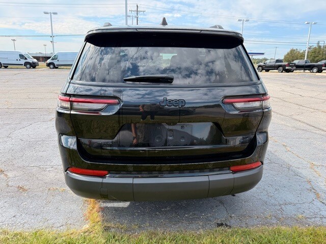 2023 Jeep Grand Cherokee Altitude photo 4
