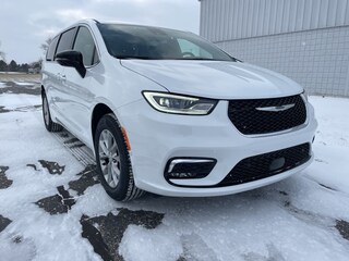 New 2026 Chrysler Pacifica SELECT AWD Passenger Van in Archbold, OH