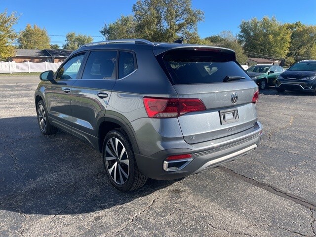 2024 Volkswagen Taos SE photo 2