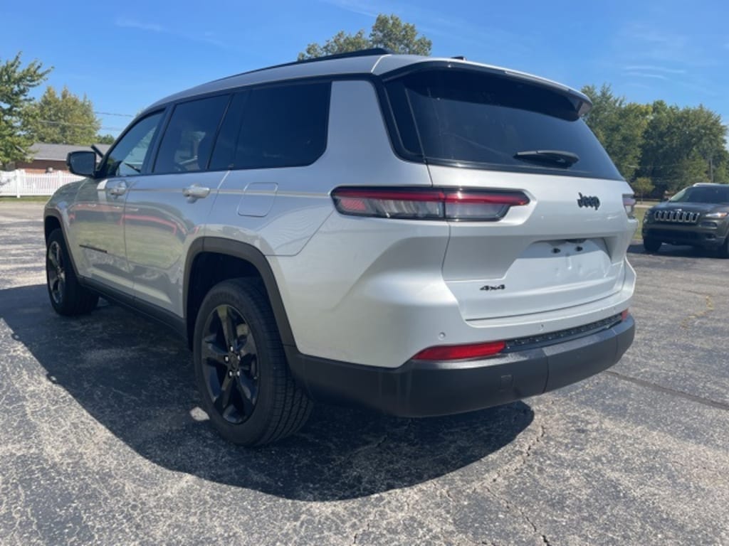 Used 2023 Jeep Grand Cherokee L Altitude SUV