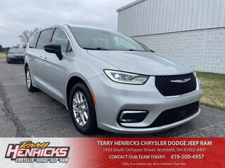 2024 Chrysler Pacifica Touring L Minivan/Van in Archbold, OH