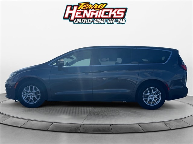 Used 2023 Chrysler Pacifica Touring L with VIN 2C4RC1BG4PR553328 for sale in Archbold, OH