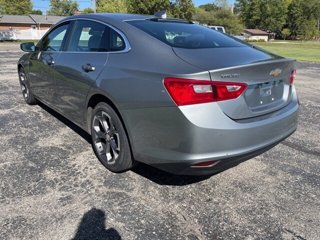 2024 Chevrolet Malibu 1LT photo 2