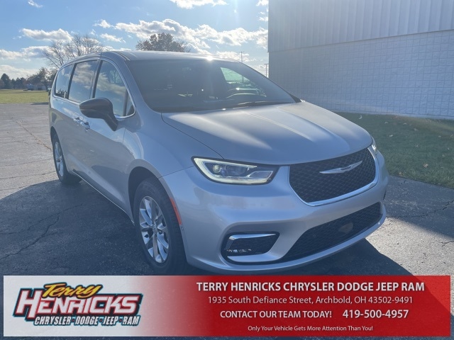 2026 Chrysler Pacifica Passenger Van 