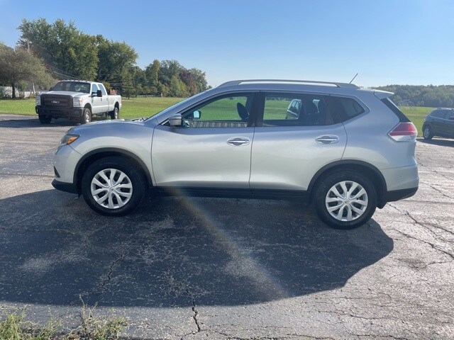 2016 Nissan Rogue SV photo 4