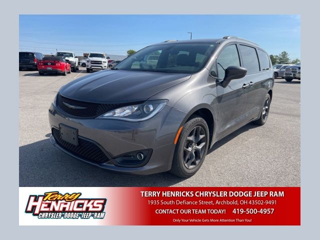 2018 Chrysler Pacifica Touring L's photo