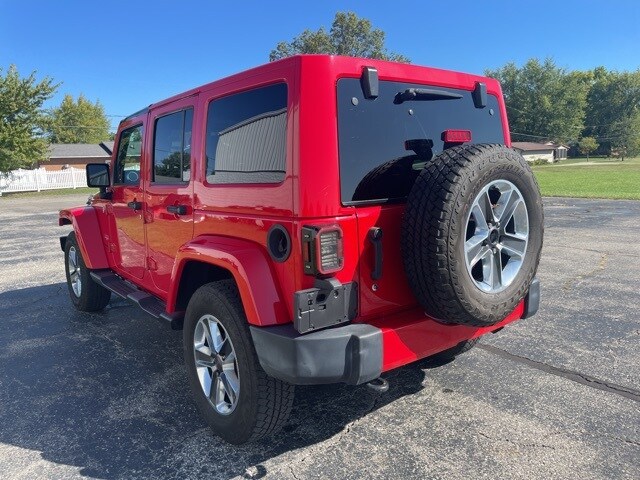 2016 Jeep Wrangler Unlimited Sahara photo 2