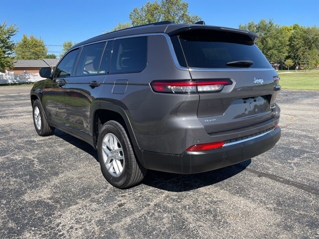 2023 Jeep Grand Cherokee Laredo photo 2