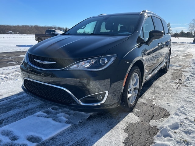 2019 Chrysler Pacifica Touring L photo 3
