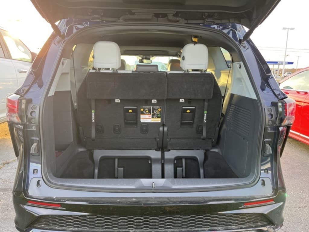 Used 2022 Toyota Sienna XSE Minivan/Van