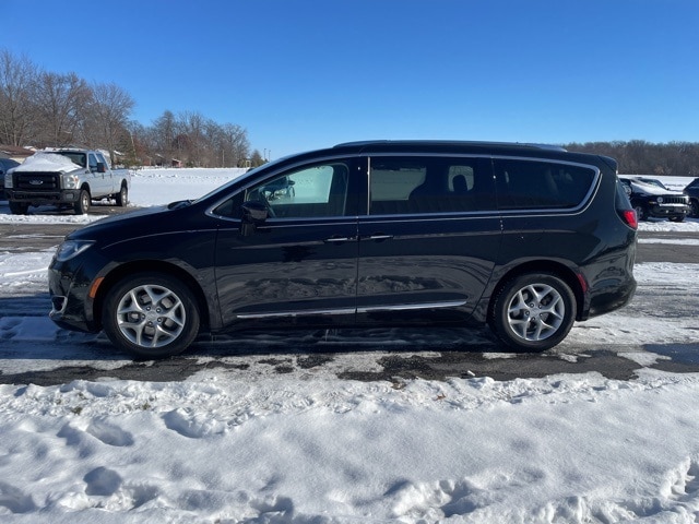 2019 Chrysler Pacifica Touring L photo 4