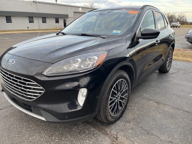 2022 Ford Escape Titanium's photo