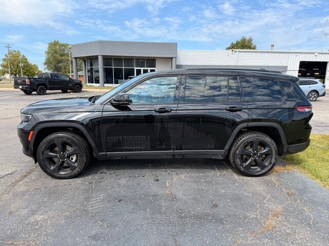 2023 Jeep Grand Cherokee Altitude photo 2