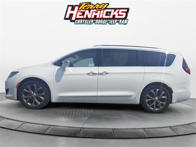 Used 2019 Chrysler Pacifica Limited with VIN 2C4RC1GG4KR652958 for sale in Archbold, OH