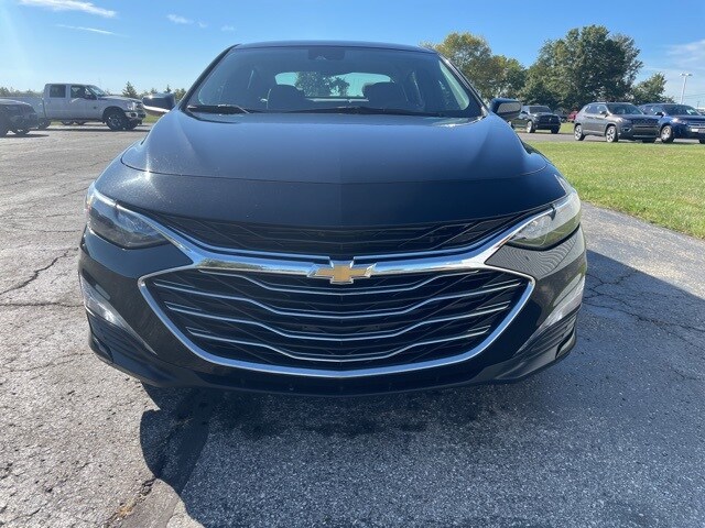 2024 Chevrolet Malibu 1LT photo 2