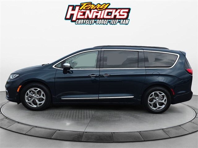 Used 2022 Chrysler Pacifica Limited with VIN 2C4RC1GG7NR158453 for sale in Archbold, OH