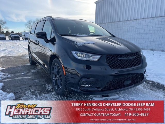 2026 Chrysler Pacifica Select's photo