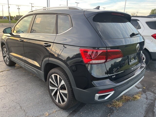 2024 Volkswagen Taos SE photo 3