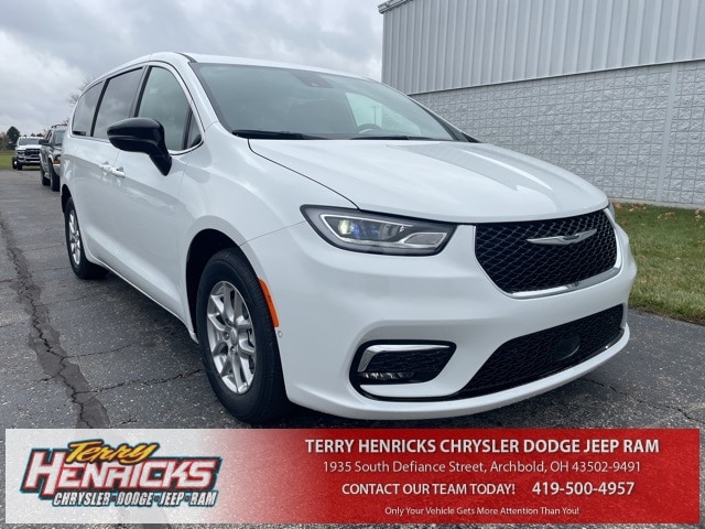 2026 Chrysler Pacifica Passenger Van 