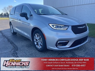 2026 Chrysler Pacifica LIMITED Passenger Van in Archbold, OH