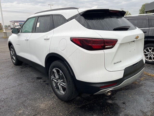 2023 Chevrolet Blazer 2LT photo 2