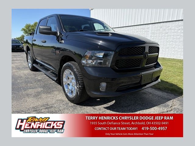2019 RAM 1500 Classic Express Crew Cab 4x4 5'7's photo