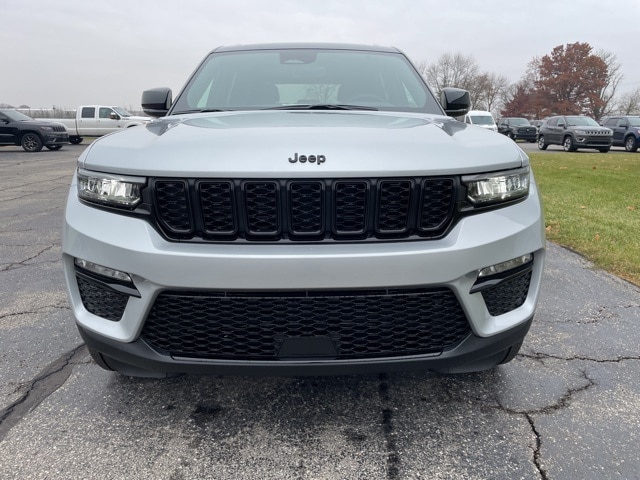 2025 Jeep Grand Cherokee Limited photo 2