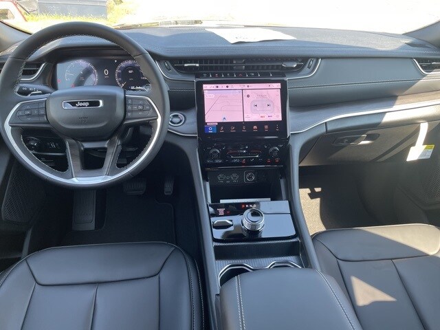 2025 Jeep Grand Cherokee Limited photo 3