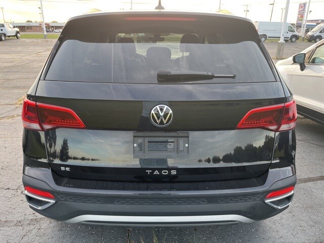 2024 Volkswagen Taos SE photo 4