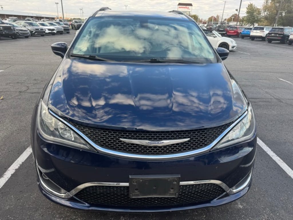 Used 2017 Chrysler Pacifica Touring L Minivan/Van