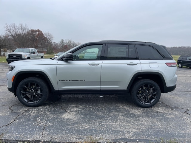 2025 Jeep Grand Cherokee Limited photo 4