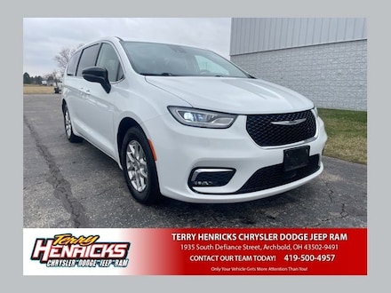 Used 2024 Chrysler Pacifica Touring L Minivan/Van in Archbold, OH