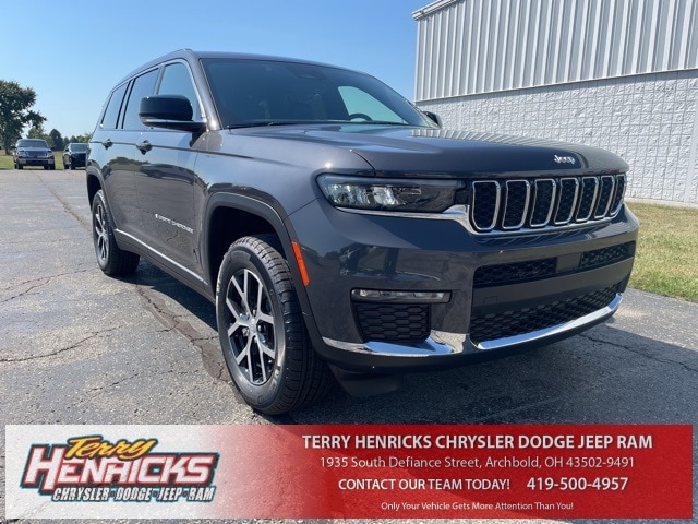 2025 Jeep Grand Cherokee Altitude photo 3