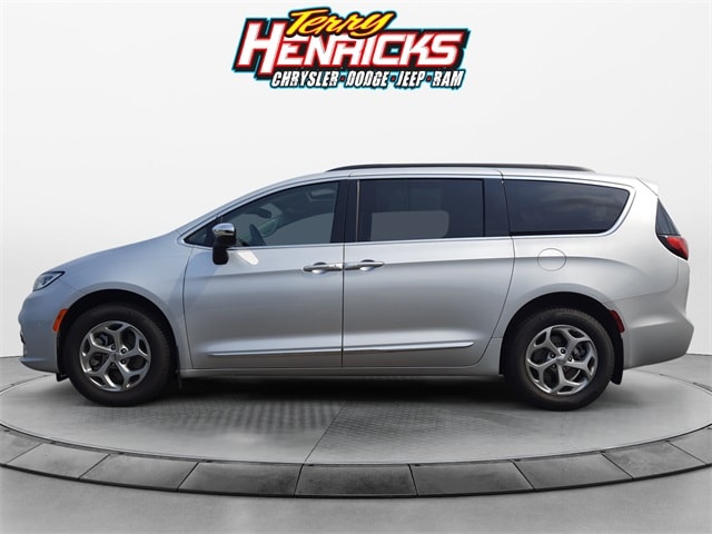 Used 2023 Chrysler Pacifica Limited with VIN 2C4RC3GG2PR547645 for sale in Archbold, OH