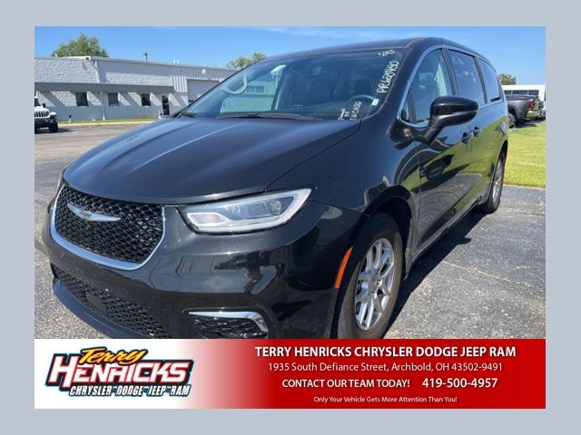2023 Chrysler Pacifica's photo