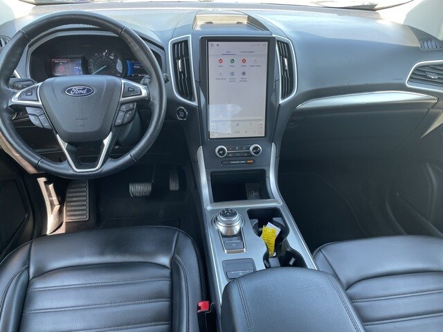 2022 Ford Edge SEL photo 2