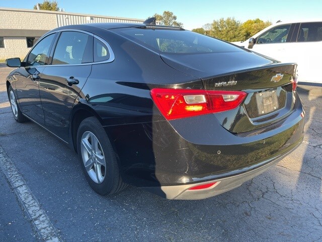 2024 Chevrolet Malibu 1LT photo 2